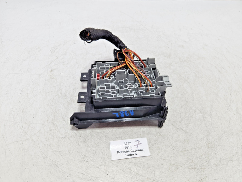 ✅ 2011-2018 OEM Porsche Cayenne Turbo 958 Front Dash Cabin Fuse Relay Box