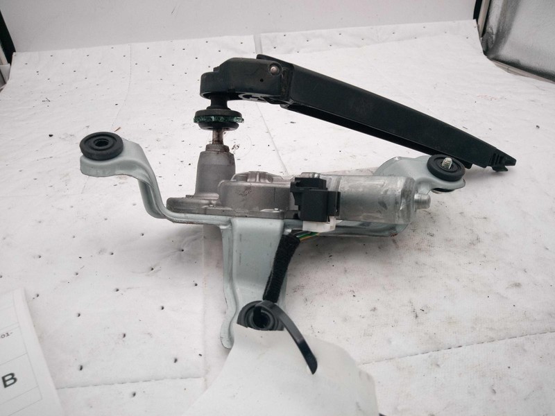Used Back Glass Wiper Motor fits: 2017 Kia Forte Hatchback Grade B