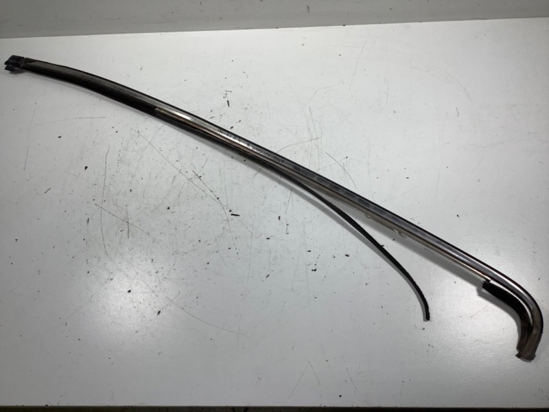 94-97 Honda Accord 4D Right Front Windshield Side Molding Assy 73152-SV4-003 OEM