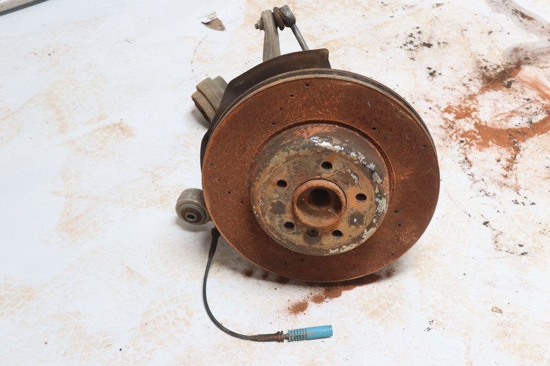 2006-2010 BMW 650I E63 FRONT LEFT SPINDLE KNUCKLE WHEEL HUB W/ CONTROL ARMS OEM
