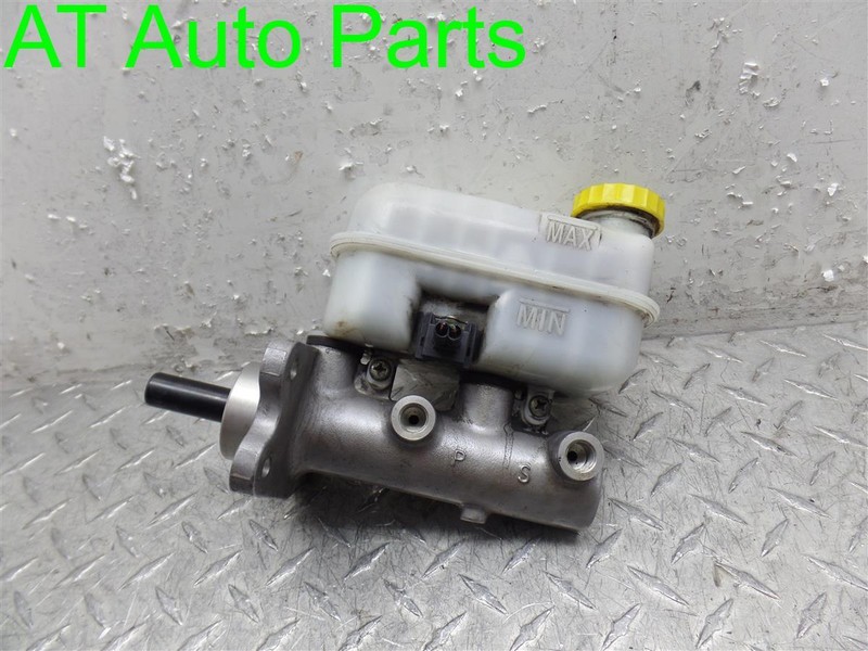 2004-2005 DURANGO BRAKE MASTER CYLINDER W/O TRACTION CONTROL OEM 5102284AB