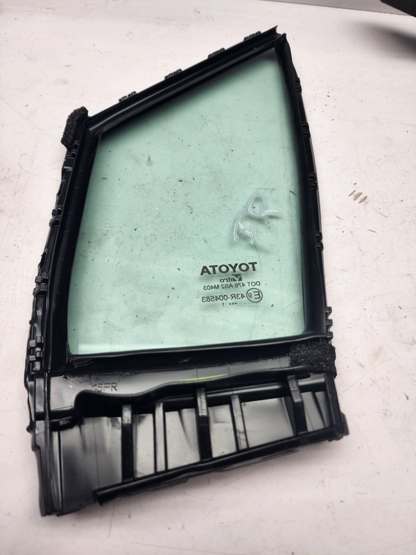 2019 - 2024 TOYOTA COROLLA FRONT RIGHT DOOR WINDOW VENT GLASS OEM 6821512010