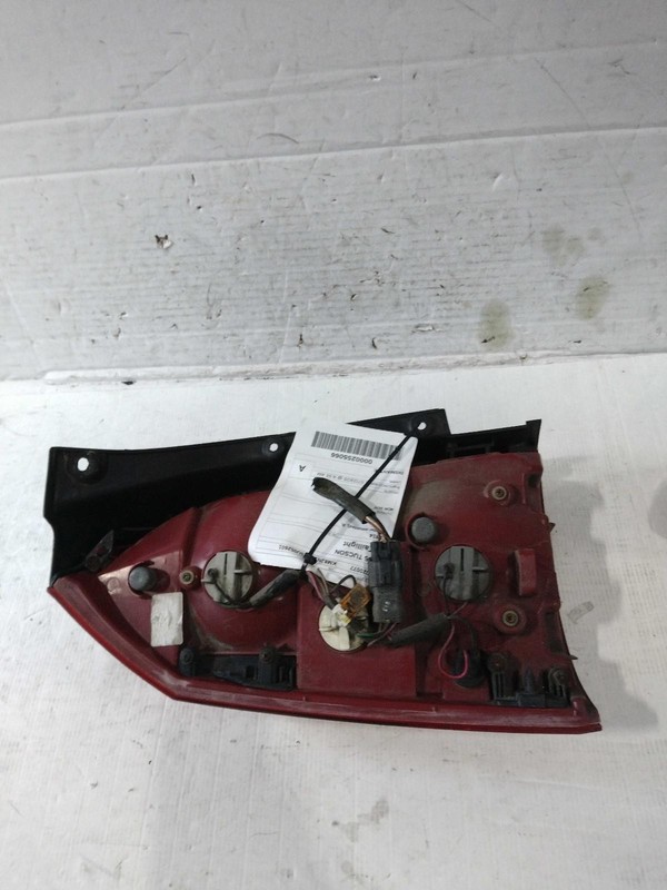 Used Right Tail Light Assembly fits: 2005 Hyundai Tucson quarter mounted Right G