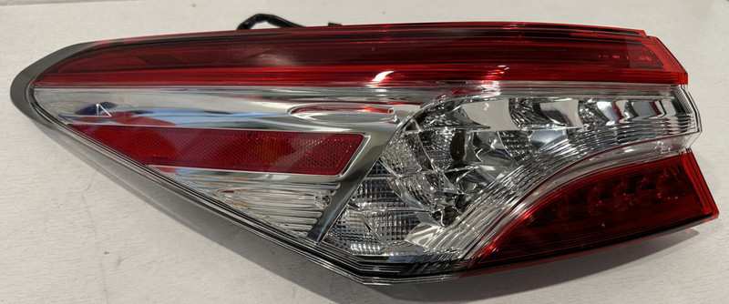 2021-23 TOYOTA CAMRY REAR LH DRIVER SIDE OUTER TAILLIGHT LED LAMP ASSY