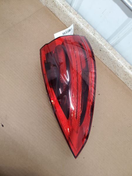 Driver Tail Light With Darkened Lens Opt I8SI Fits 16-18 PORSCHE CAYENNE 279366