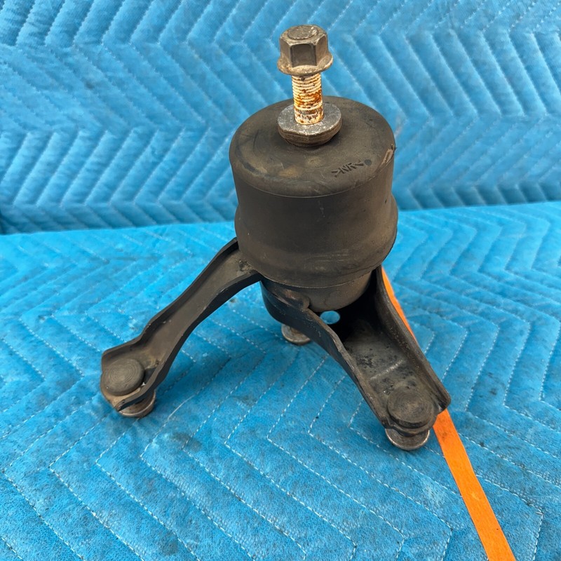 05-12 TOYOTA AVALON XL left At Transmission MountOEM