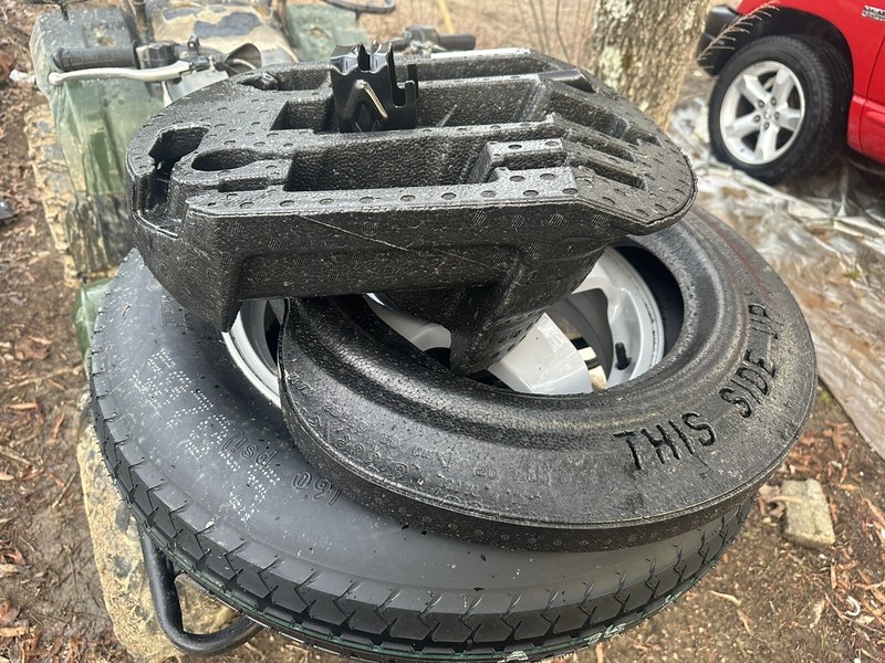11-22 JEEP GRAND CHEROKEE & DODGE DURANGO EMERGENCY SPARE TIRE & JACK & TOOL SET