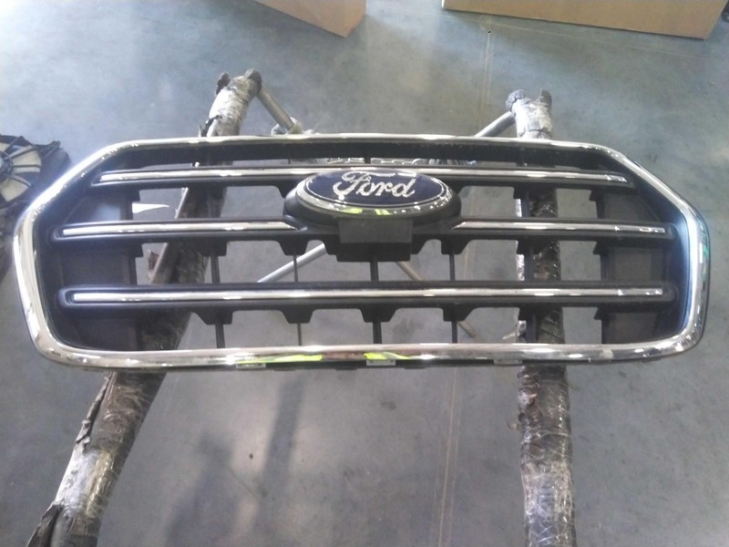 2020 Ford Transit 350 Grille OEM White LK4Z17B968CA 28K Miles Used
