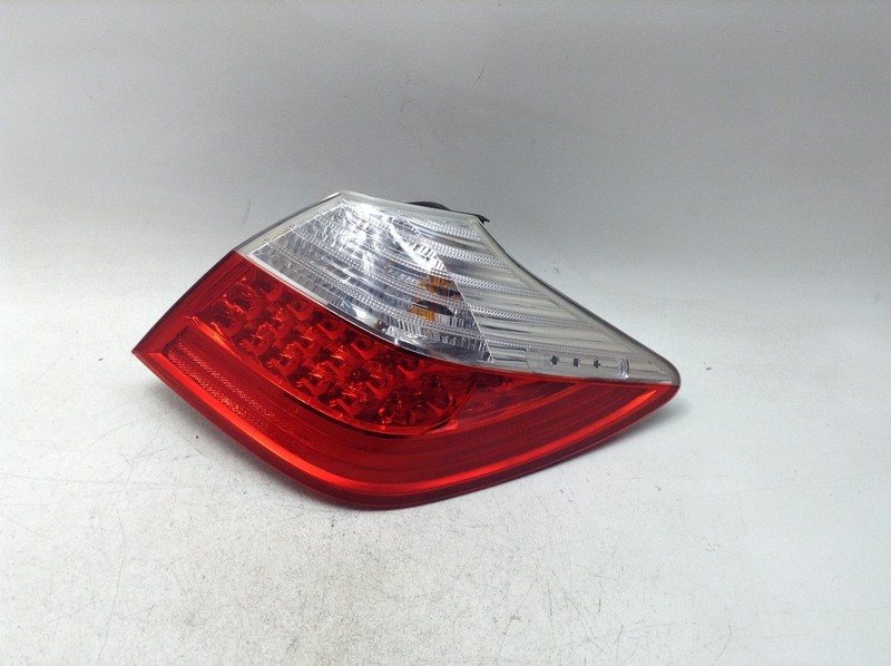 09-11 HYUNDAI GENESIS REAR RIGHT PASSENGER SIDE OUTER TAIL LIGHT LAMP OEM