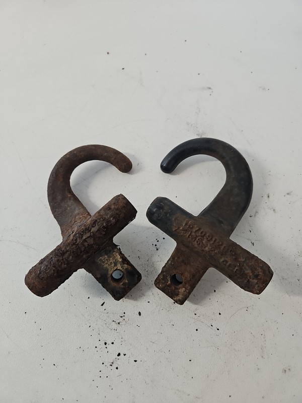 99-06 Chevy Silverado Tahoe GMC Sierra Yukon Front Tow Hooks LH & RH Set OEM