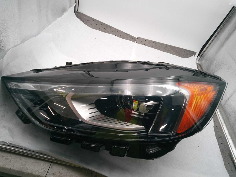 Used Right Headlight Assembly fits: 2021 Ford Edge LED SEL w/o LED accent R. Rig