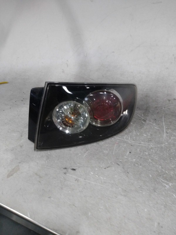 2004-2006 MAZDA 3 Right Tail Light Assembly OEM Used 374603 173K Miles