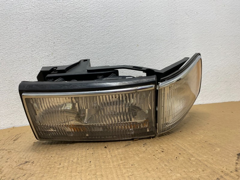 1994 1995 1996 Cadillac Deville Left Driver LH Headlight + Turn Signal AC8171 DW