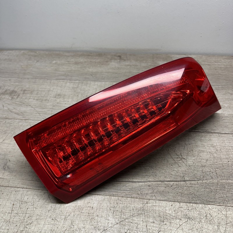 23262482 I 2015 - 19 Cadillac ATS Sedan OEMRIGHT TAILLIGHT LED SDN RR RH