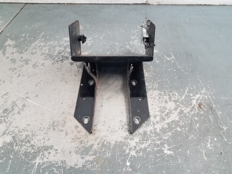2013 09 13 Harley Touring Road GlideUpper Fairing Radio Bracket #9308 P6