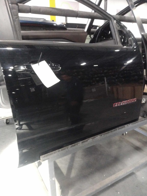 Used Front Right Door Assembly Front fits: 2020 Chevrolet Colorado electric Fron