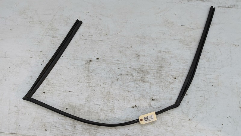 Front Left Door Window Glass Run Channel 2020 Kia Optima 82530-D5000 2016 - 2019