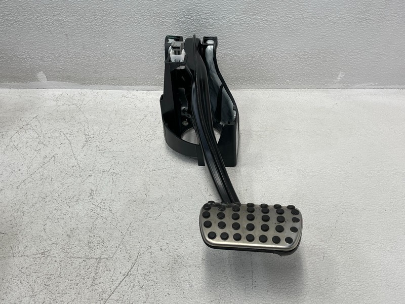 2013-2016 Mercedes SL550 SL400 R231 Brake Stop Pedal Assembly W/Chrome 1587 OEM