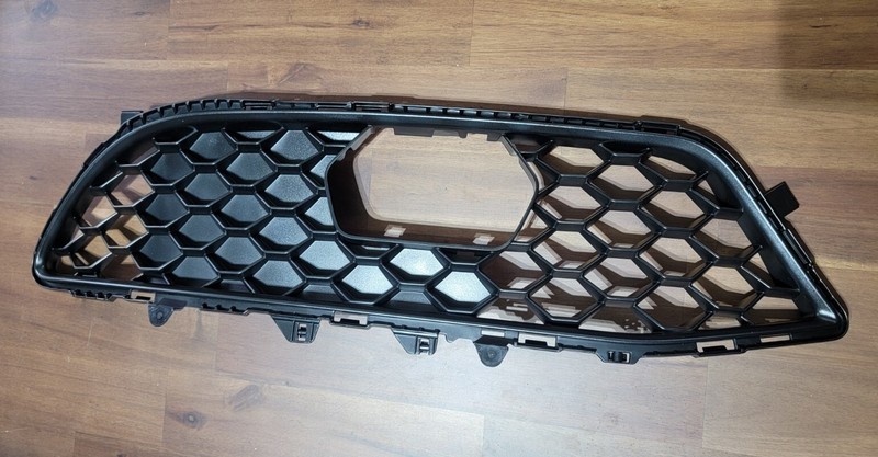 2016 17 18 19 20 21 2022 Alfa Romeo Giulia Front Right Bumper Grille Insert OEM