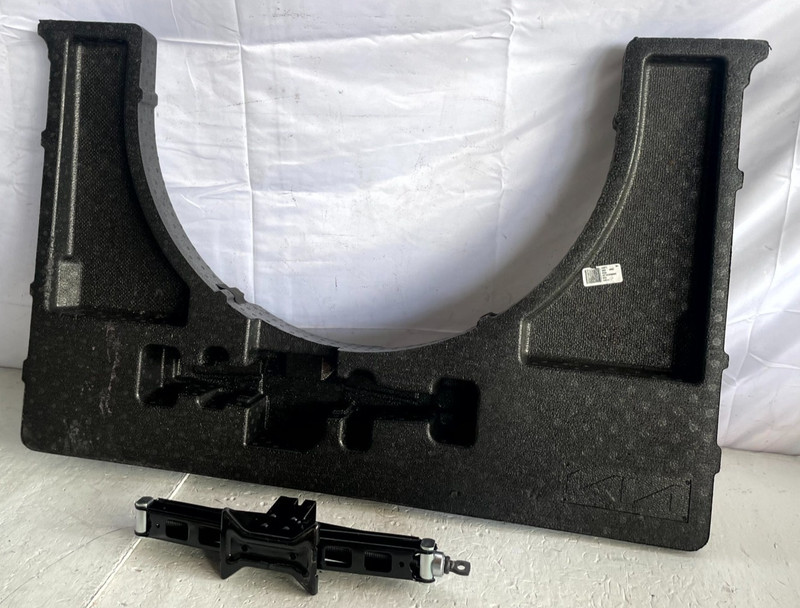 2023 - 2025 KIA SPORTAGE CARGO STORAGE COMPARTMENT BOX W/ JACK # 106677