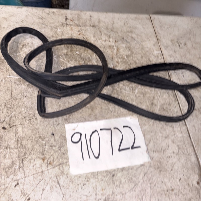 2005 LEXUS RX330DOOR SURROUND WEATHERSTRIP RUBBER SEAL REAR RIGHT SIDE OEM