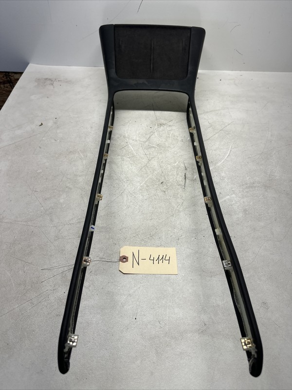 20-23 TeslaY Center Console Leather Trim With Charger Black 1755100-00 4114 U10