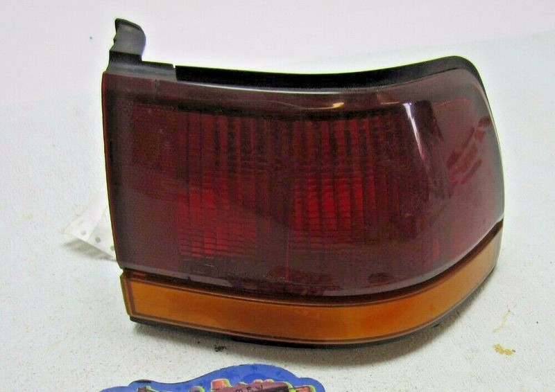 TAILLIGHT TAIL LIGHT SIDE BRAKE PASSENGER R RH RR RIGHT 94 95 96 ESCORT SEDAN