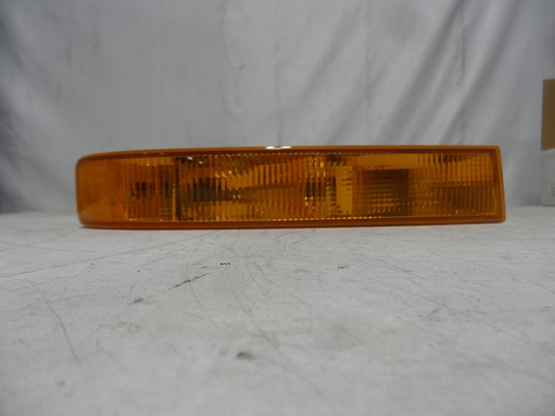 2003-2003 Chevy Express Right Turn Signal Light OEM -8421843