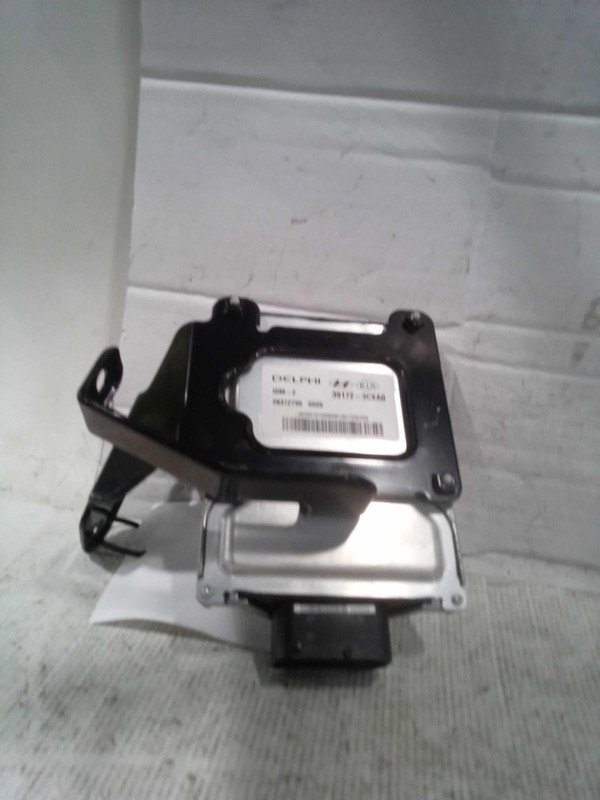 Used Ignition Control Module fits: 2015 Kia Sorento Body Control BCM LH dash con