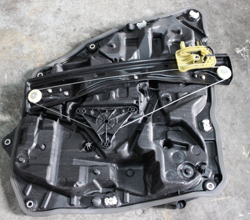 BMW M550i 540i 530i G30 REAR RIGHT DOOR WINDOW REGULATOR & CARRIER OEM 2017-22