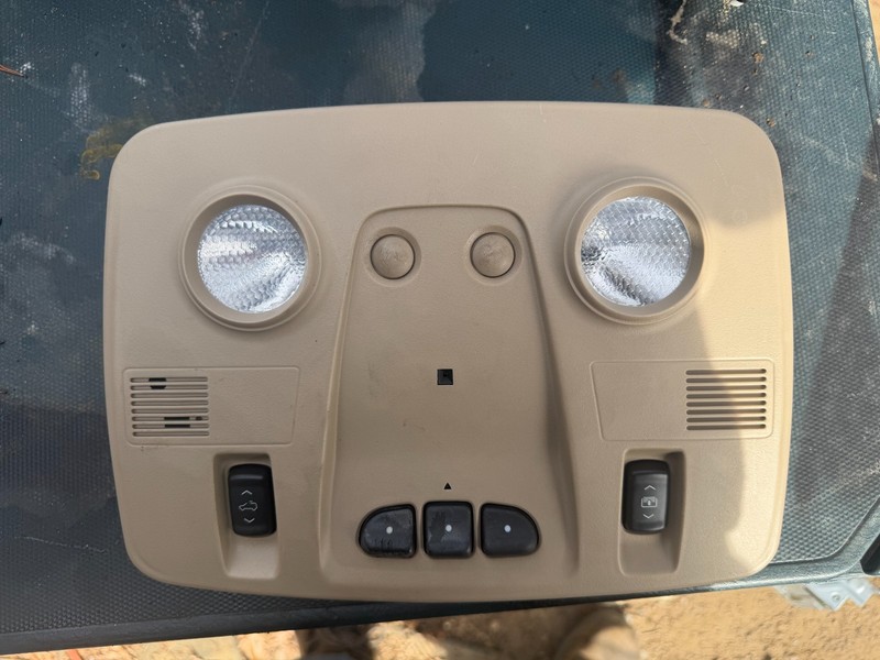 10-12 Ford Taurus OEM ROOF CONSOLE W/ DOME LIGHT & CONTROLS - W/O SUNROOF