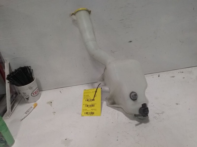Wash Reservoir Without Headlamp Washers Fits 06-10 300 3371579
