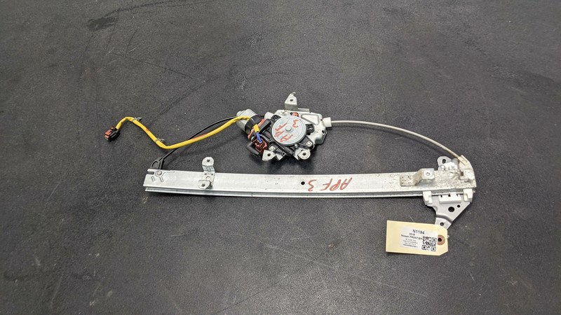 Rear Right Door Window Regulator 2019 Nissan Frontier SV 82730-EB000 2005-2018