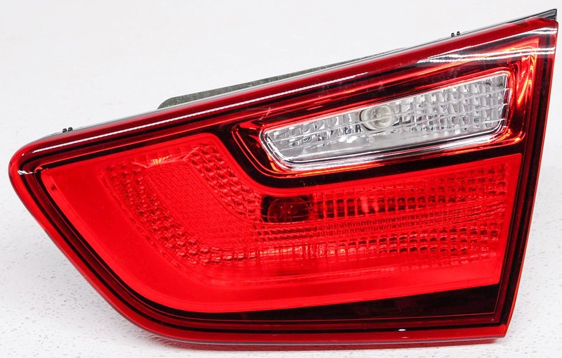 OEM Kia Optima Right Passenger Side Halogen Tail Lamp 92404-4C500 Lens Chip