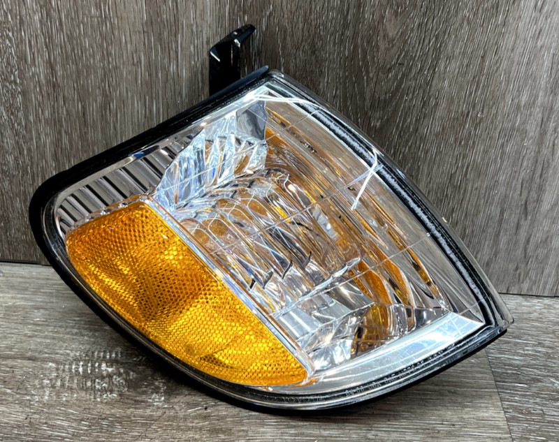 2001-2004 Toyota Tacoma RHSignal Lamp Light ASSY OEM