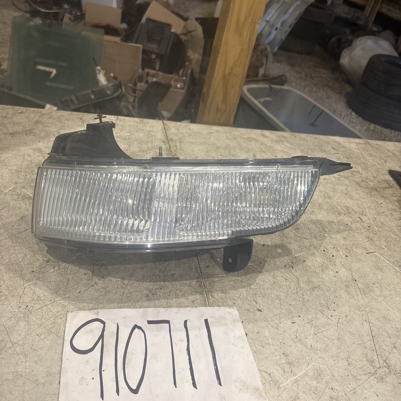 2006 - 2011 Cadillac DTS Corner/Park Light Fog-driving Passenger Right RH OEM