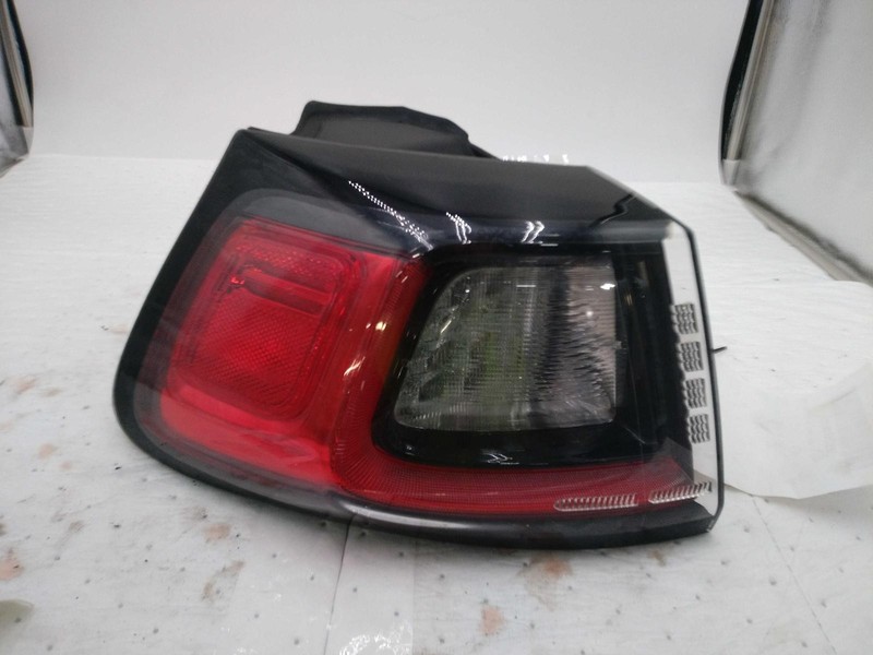 2019 Jeep Cherokee Left Tail Light Assembly Green OEM 697439 110K Miles
