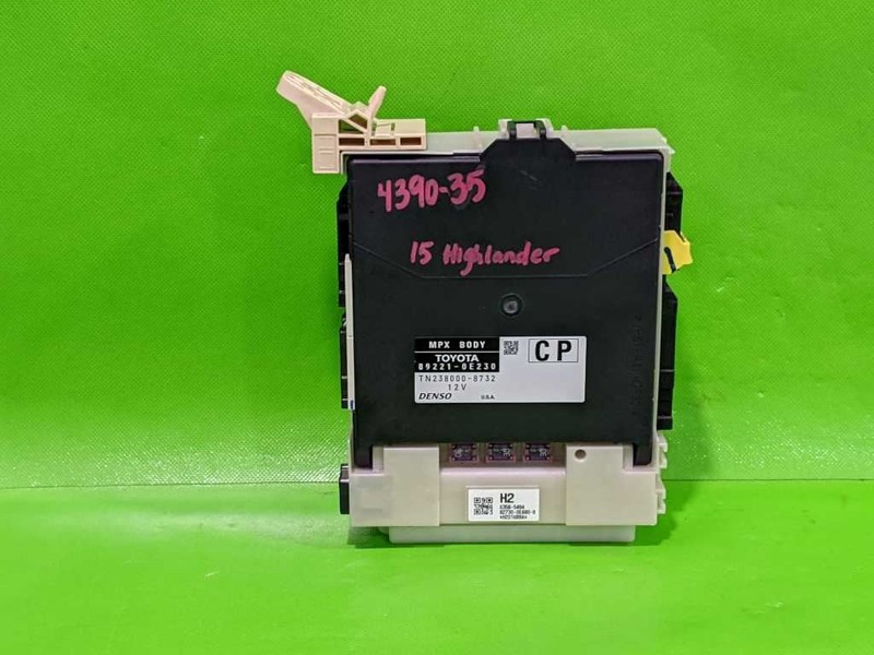 15 HIGHLANDER MULTIPLEX NETWORK BODY MODULE W/FUSE BOX OEM 4390-35