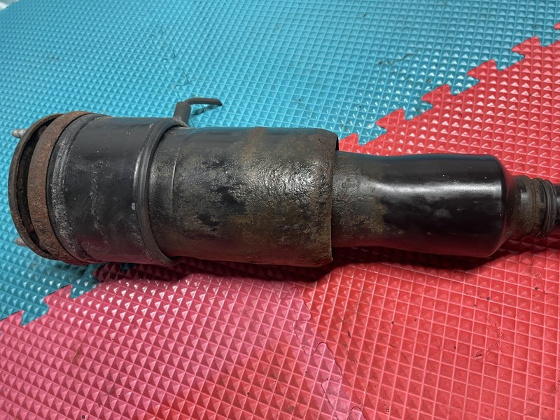 10-12 Lexus LS460 Rear Driver Left Air Strut AWD Rusty But Works Fine Oem