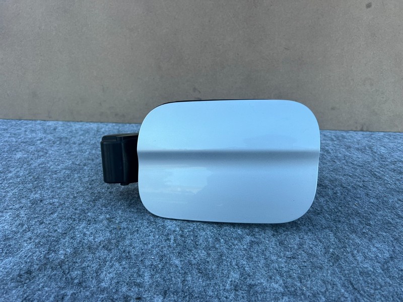 GENESIS G70 2019-2026 OEM FUEL TANK GAS LID DOOR HOUSING ASSEMBLY (SILVER)