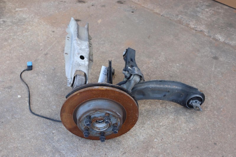 2014-2019 MERCEDES CLA250 C117 AWD REAR LEFT SPINDLE KNUCKLE HUB CONTROL ARM OEM