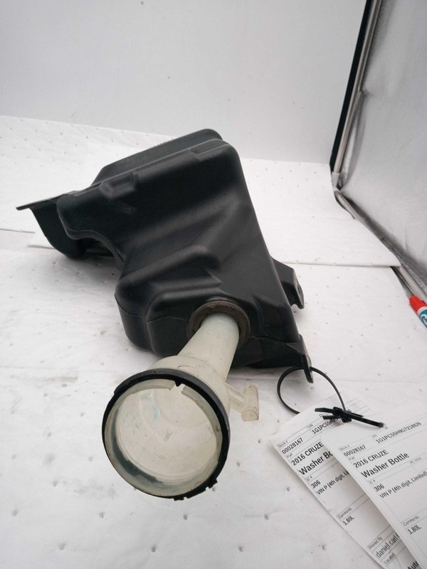 2016 Chevrolet Cruze Washer Fluid Reservoir OEM 1.80L Silver 91000 Miles