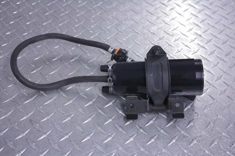 04 SUZUKI VL 1500 INTRUDER LC EMISSIONS CAN CANNISTER EVAP EVAPORATOR VL1500