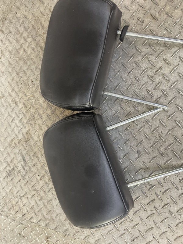 02-09 GMC Envoy Denali Black Leather Front Headrests Oem Tested
