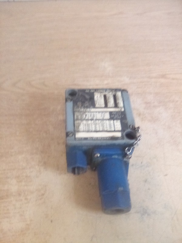 Allen Bradley 836T-T3521 Series A Pressure Control