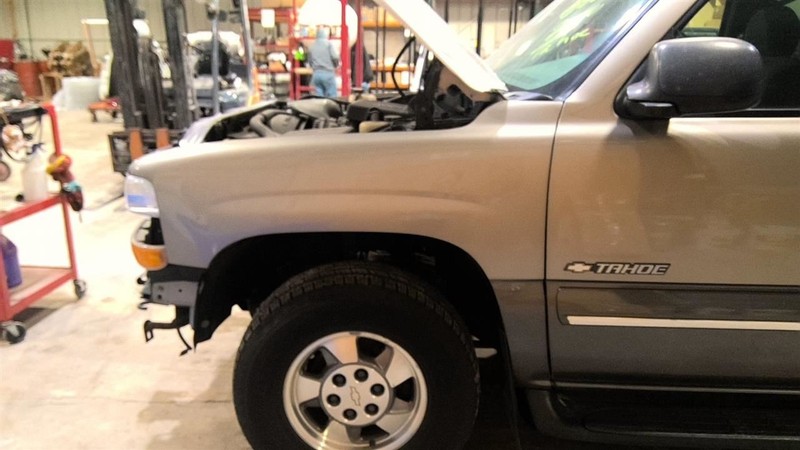 Driver Left Fender Without Fender Flare Fits 00-06 SUBURBAN 1500 3630184