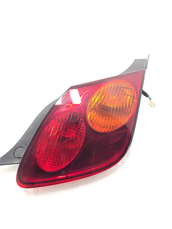 2004 Lexus SC430 RH Passenger Tail Light Assembly Light Scratches P/N 8155124080
