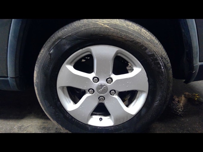 Rim Wheel Road Wheel 18x8 Painted Silver Fits 11-13 GRAND CHEROKEE 1621970