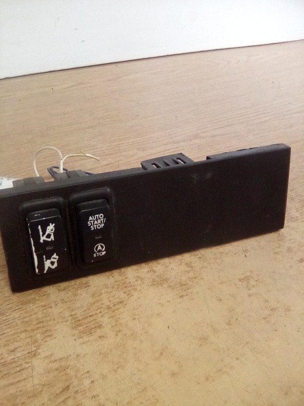 International LT/Navistar 3765152 Switch Panel