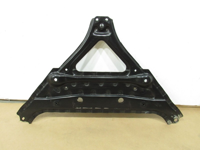 15-19 Lexus RC 350 2016 Front Suspension Subframe Crossmember Mount Bracket ;:O